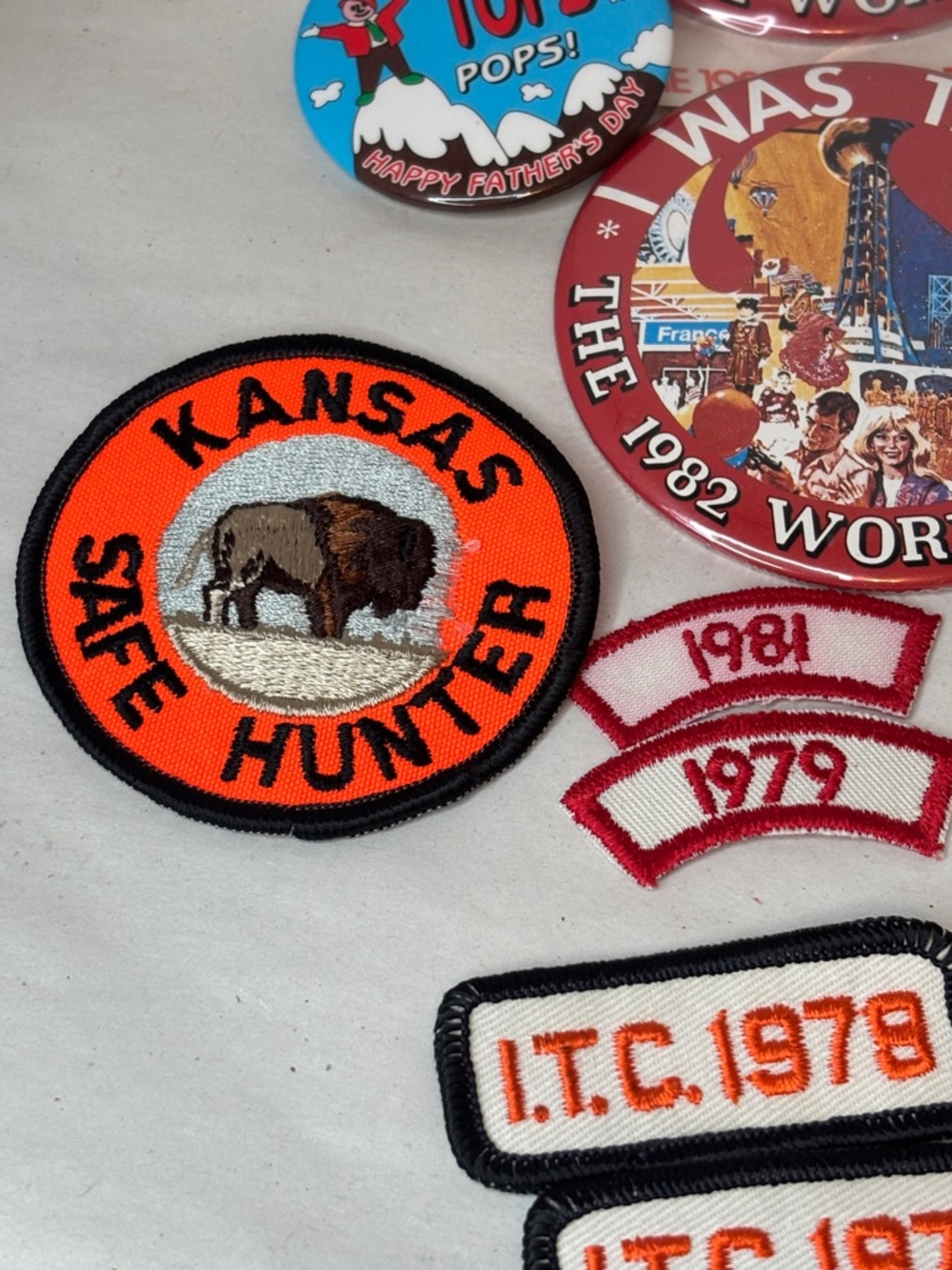 Vintage Collection Memorabilia Buttons and Patches - Picture 6 of 8